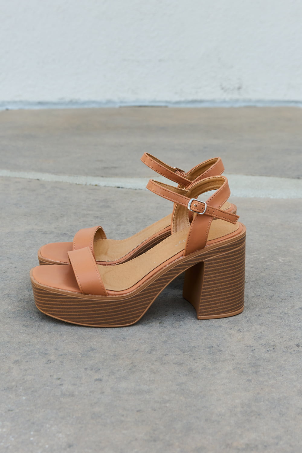 Feel It Platform Sandals