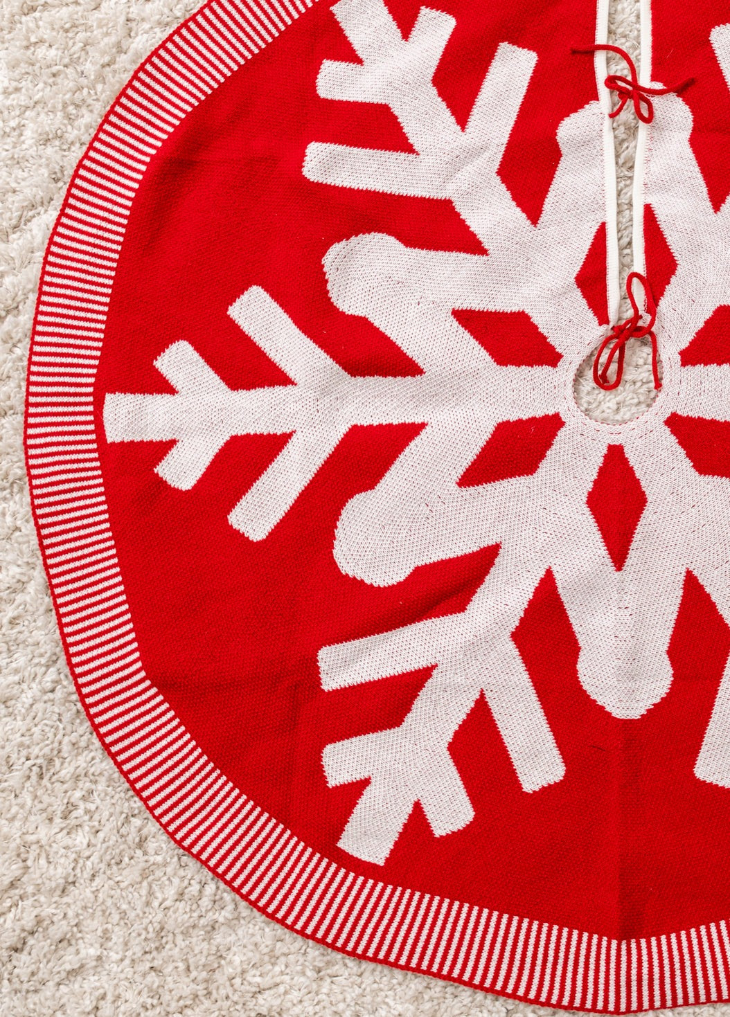Snowflake Knit Tree Skirt - Bella Lia Boutique