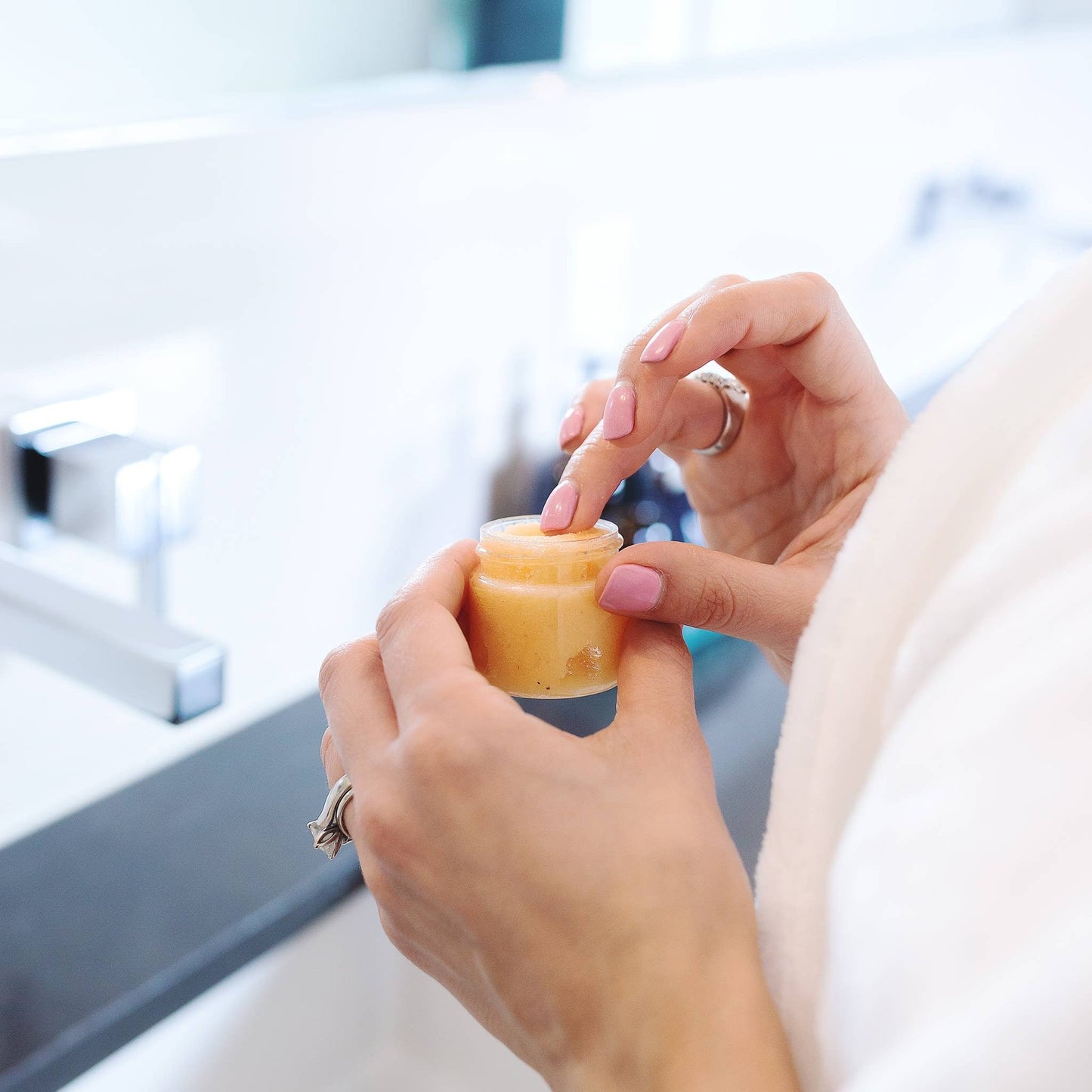 Palisade Peach Luxury Lip Scrub - Bella Lia Boutique