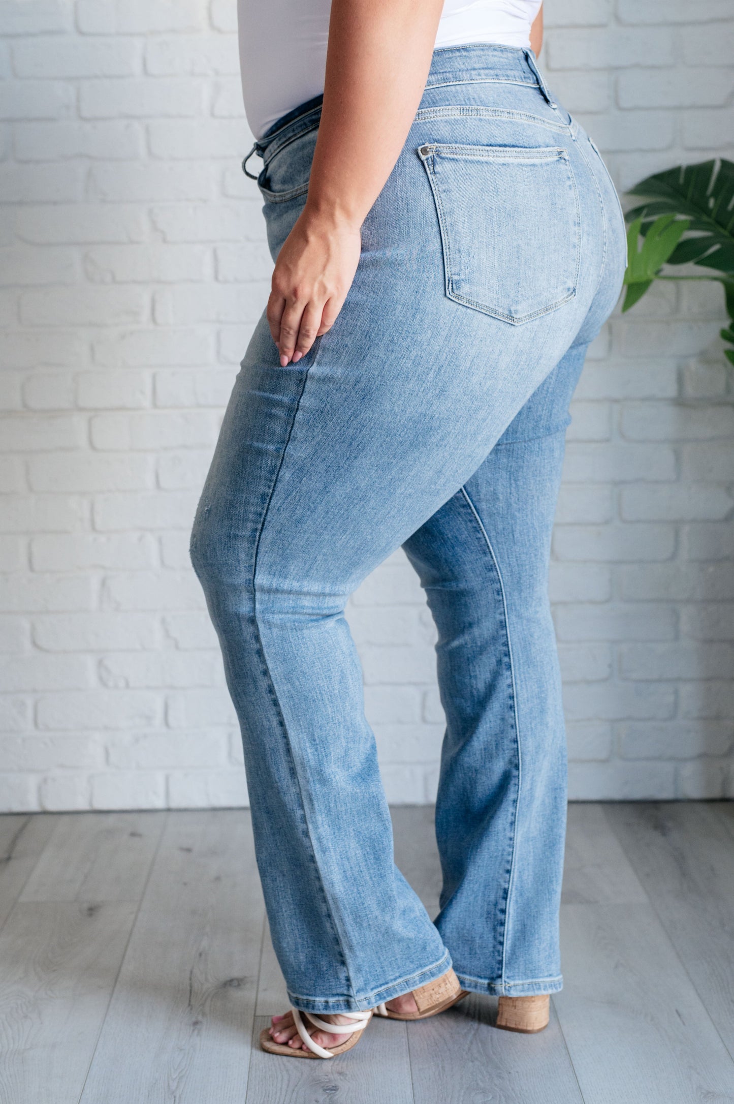 Alana Mid-Rise Clean Bootcut Jeans | Judy Blue