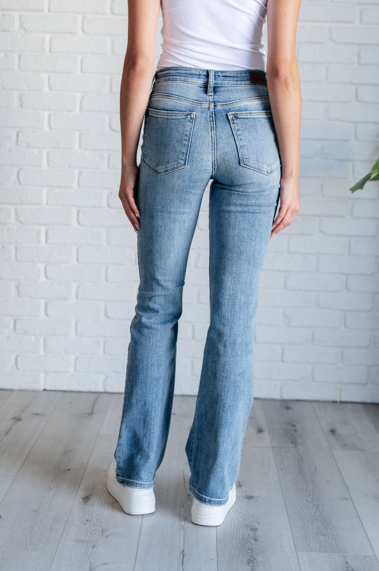 Alana Mid-Rise Clean Bootcut Jeans | Judy Blue