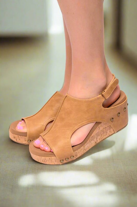 Carley Wedge Sandals | Caramel Smooth