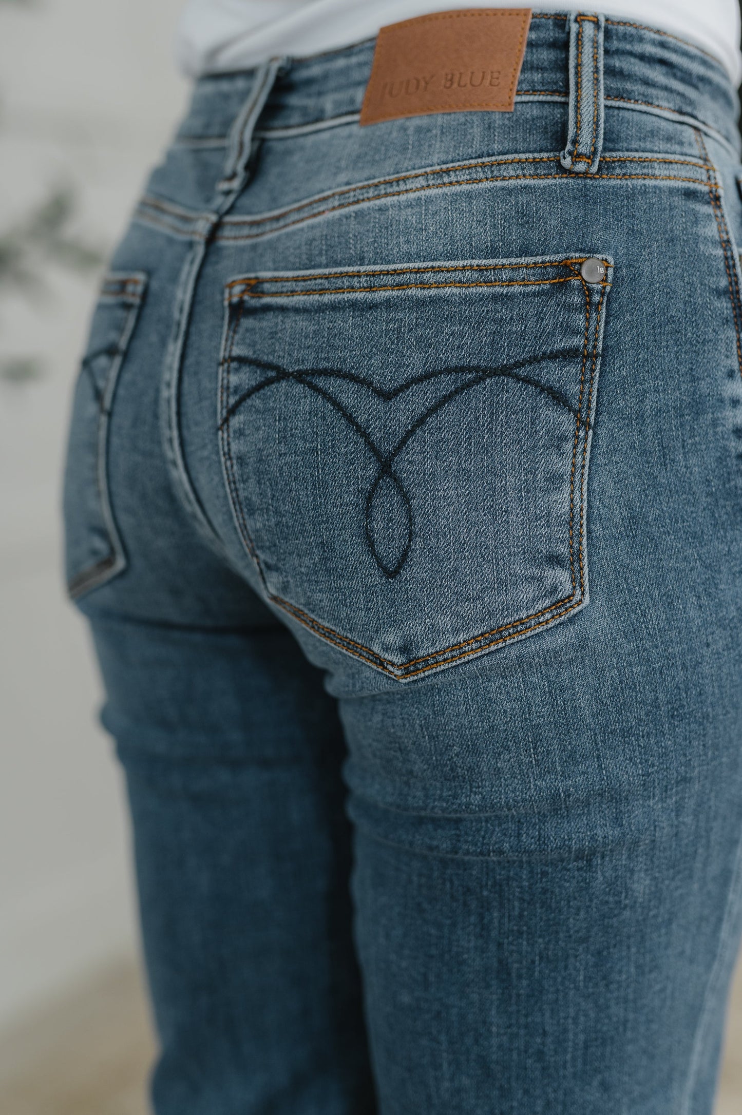 Colette Mid-Rise Boyfriend Classic Cuffed Jeans | Judy Blue