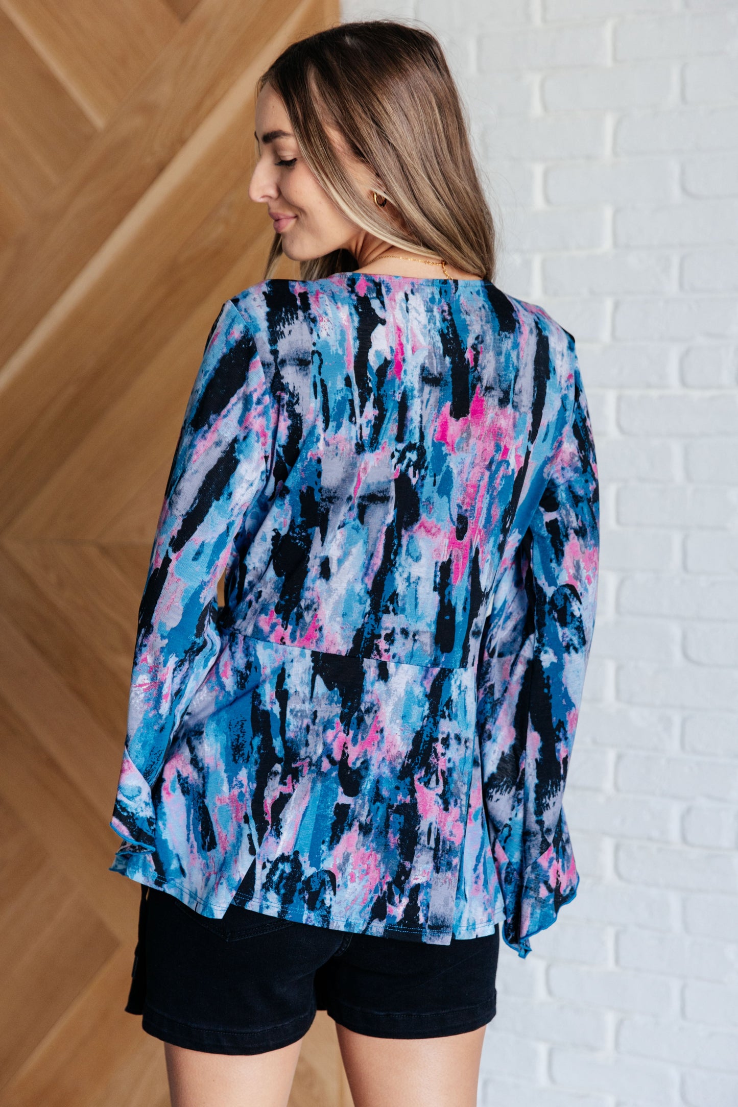 Have it All Angel Sleeve Top | Abstract Magenta