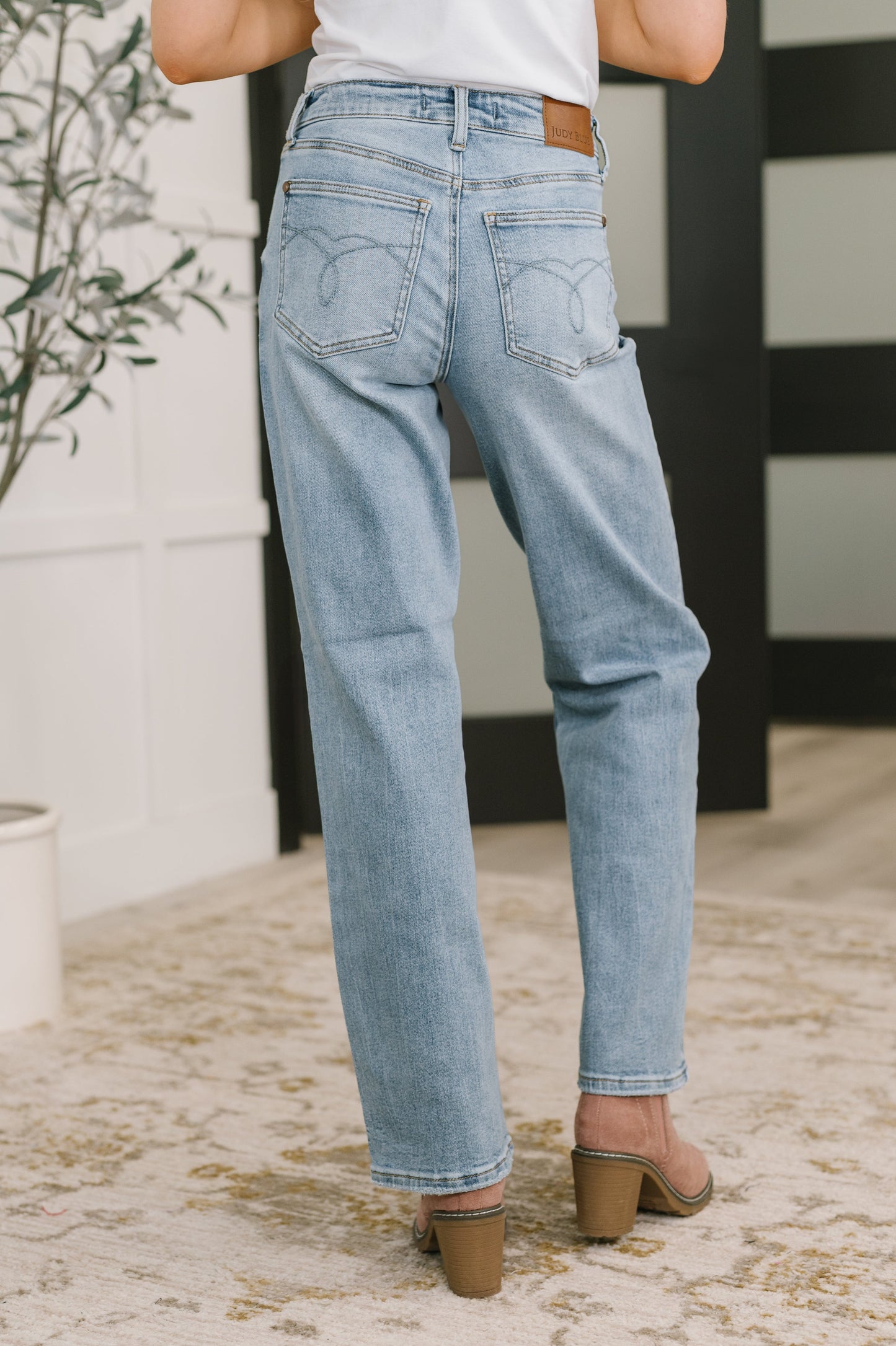 Heather Mid-Rise Rigid Magic Straight Jeans | Judy Blue