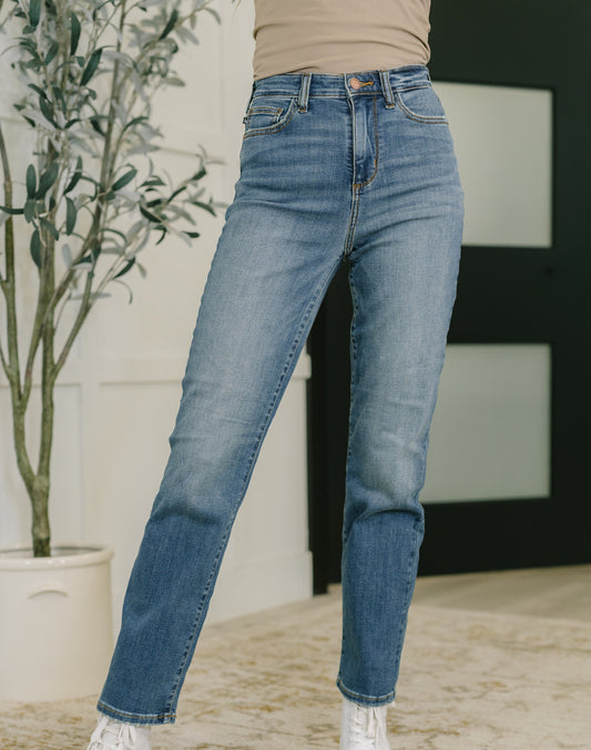 Izzie High-Waist Straight Fit Jeans | Judy Blue