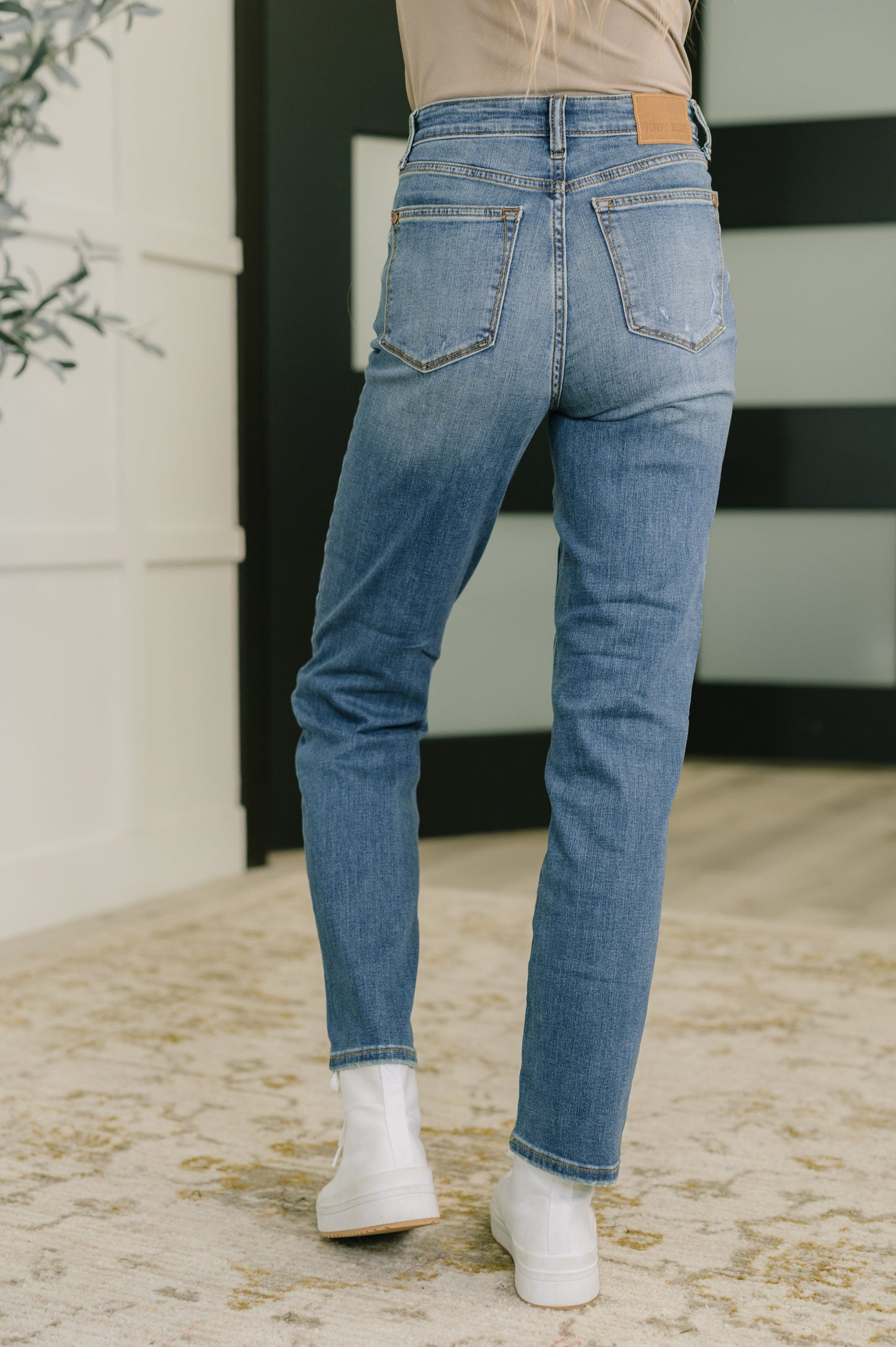 Izzie High-Waist Straight Fit Jeans | Judy Blue