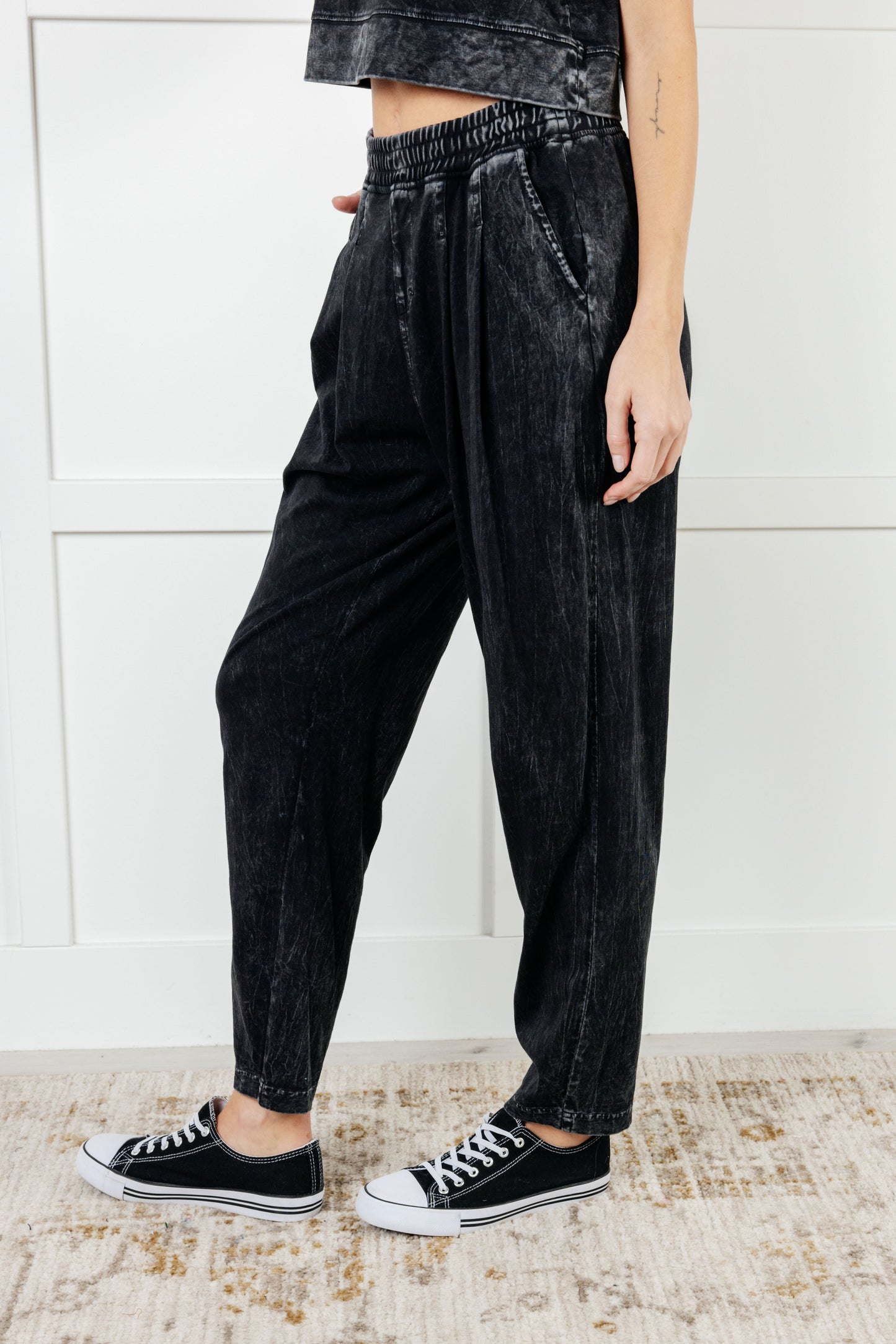 Limber Up Straight Leg Sweatpants | Black