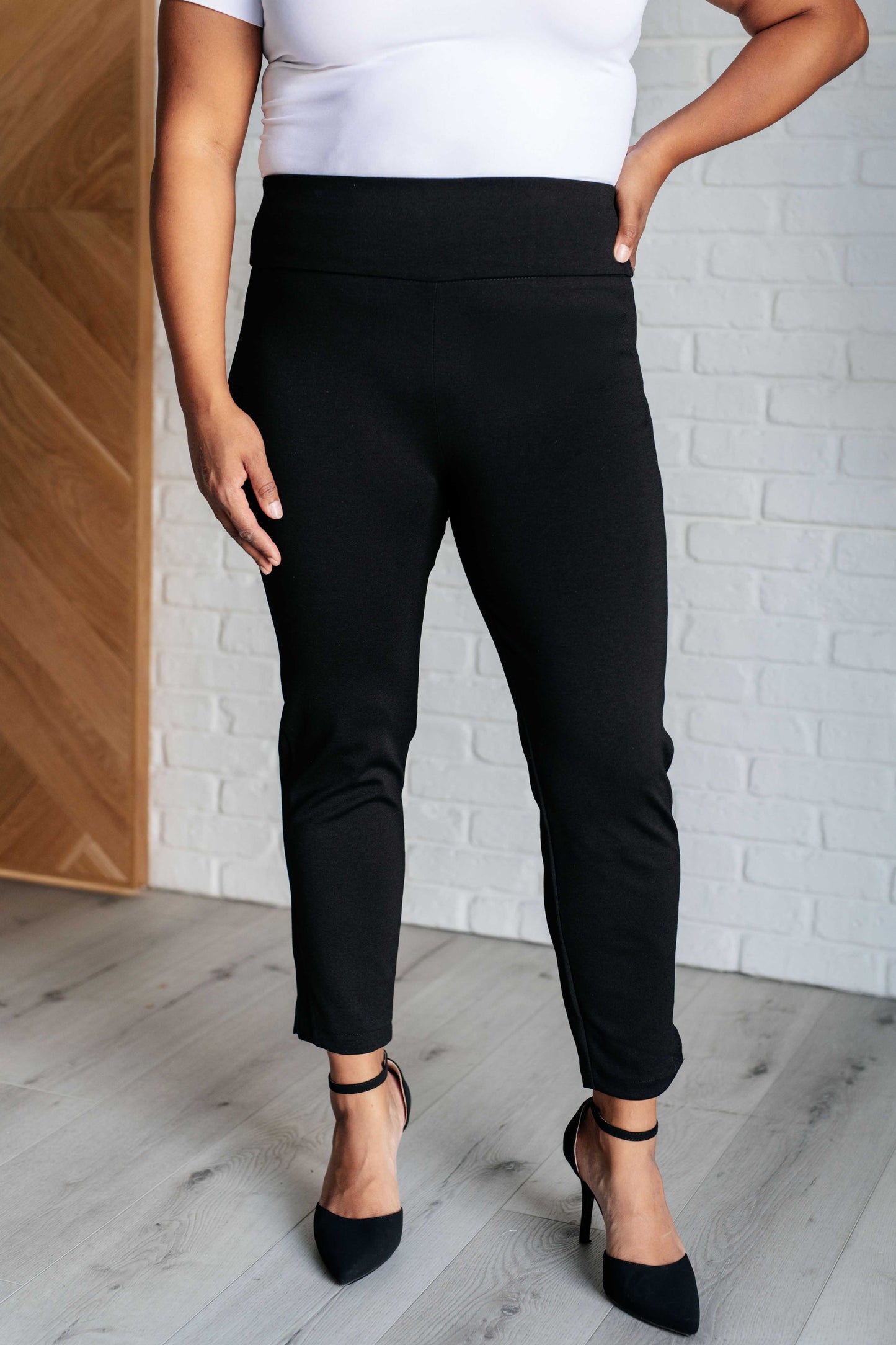 Magic Ankle Crop Skinny Pants | Black