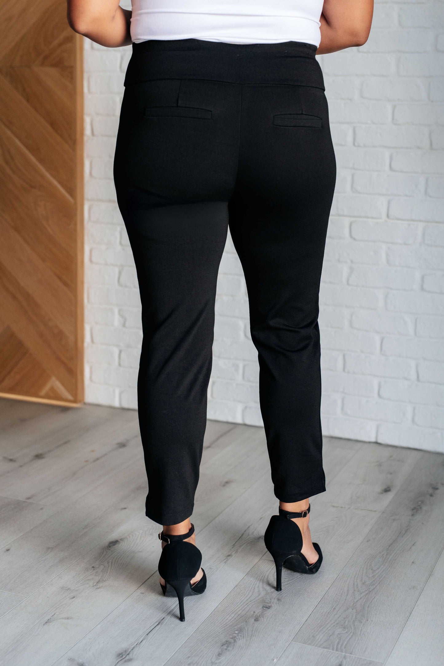 Magic Ankle Crop Skinny Pants | Black