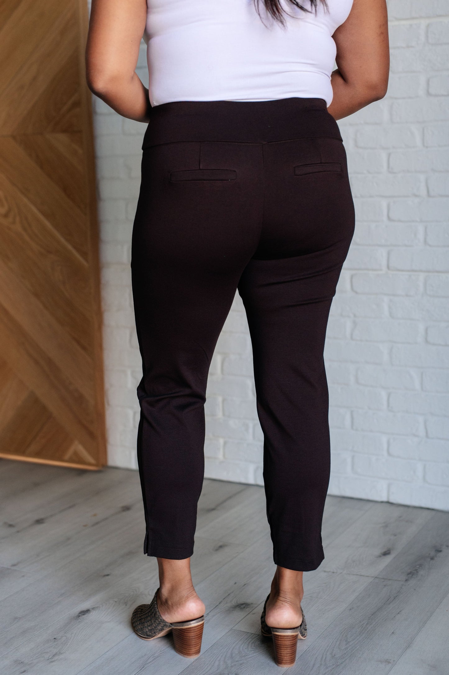 Magic Ankle Crop Skinny Pants | Chocolate