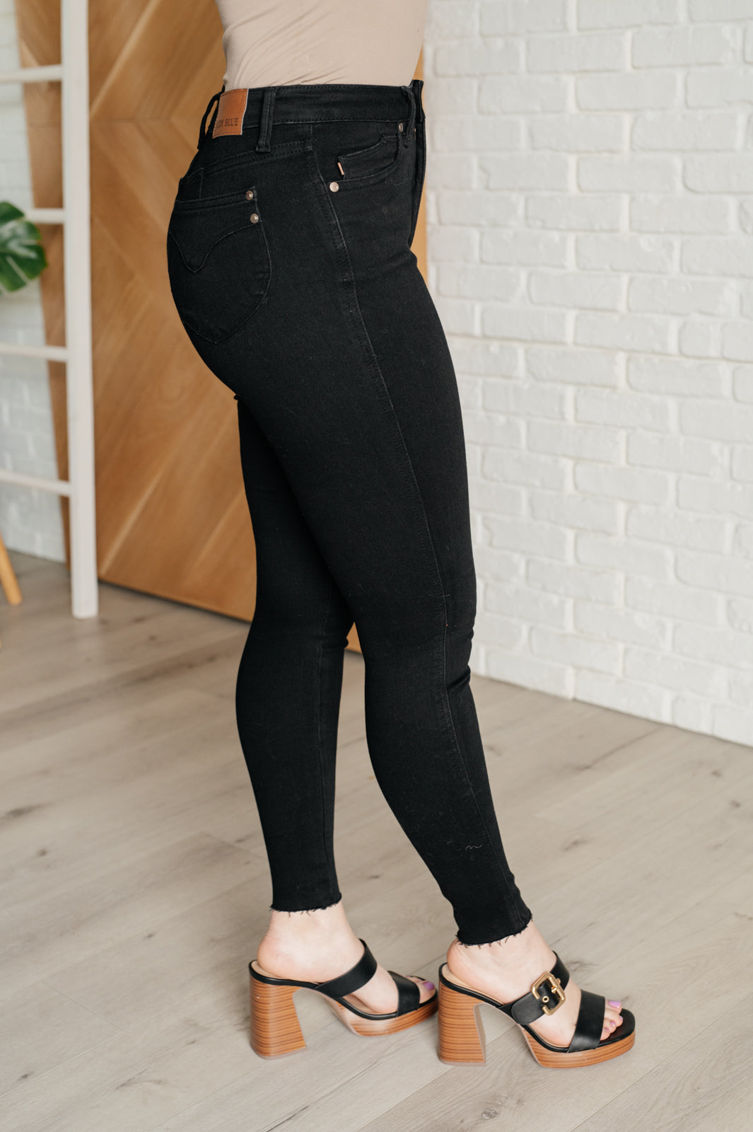 Nicole Tummy Control Skinny Jeans | Black | Judy Blue