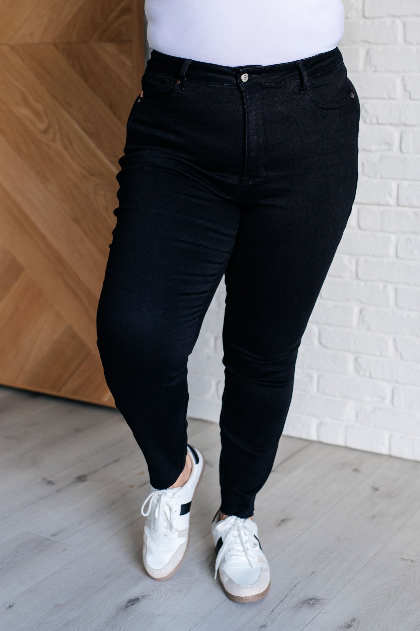 Nicole Tummy Control Skinny Jeans | Black | Judy Blue