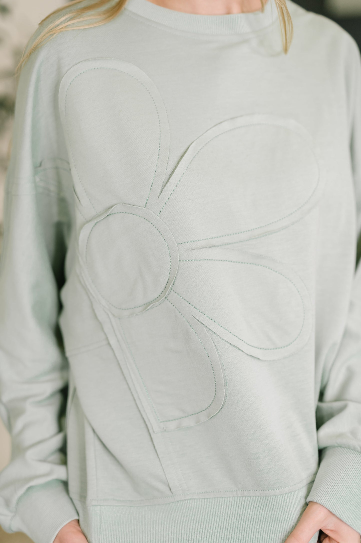 Petal Poise Floral Pullover | Ivy