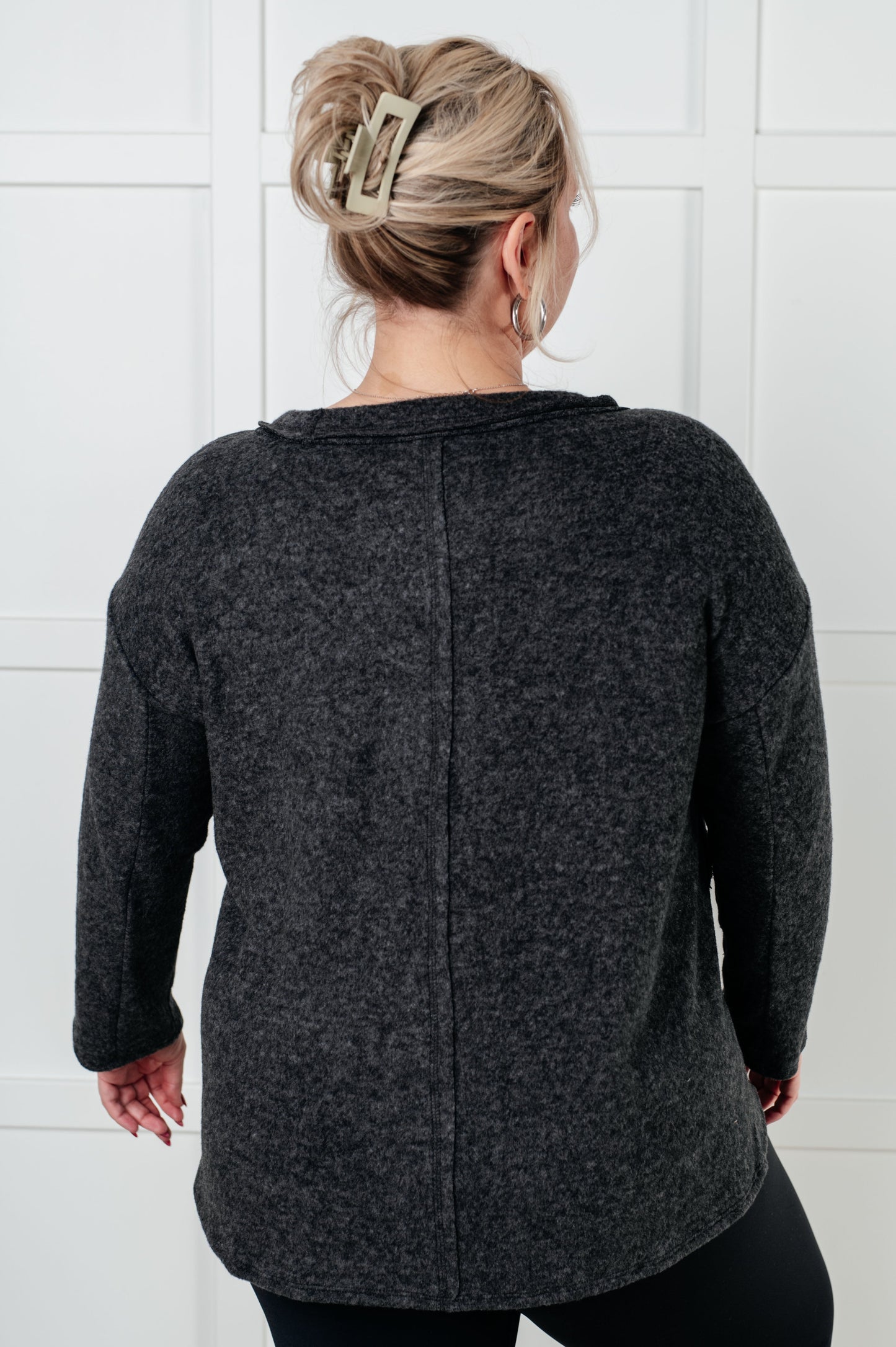 Simple Silhouette Brushed Hacci Sweater | Black