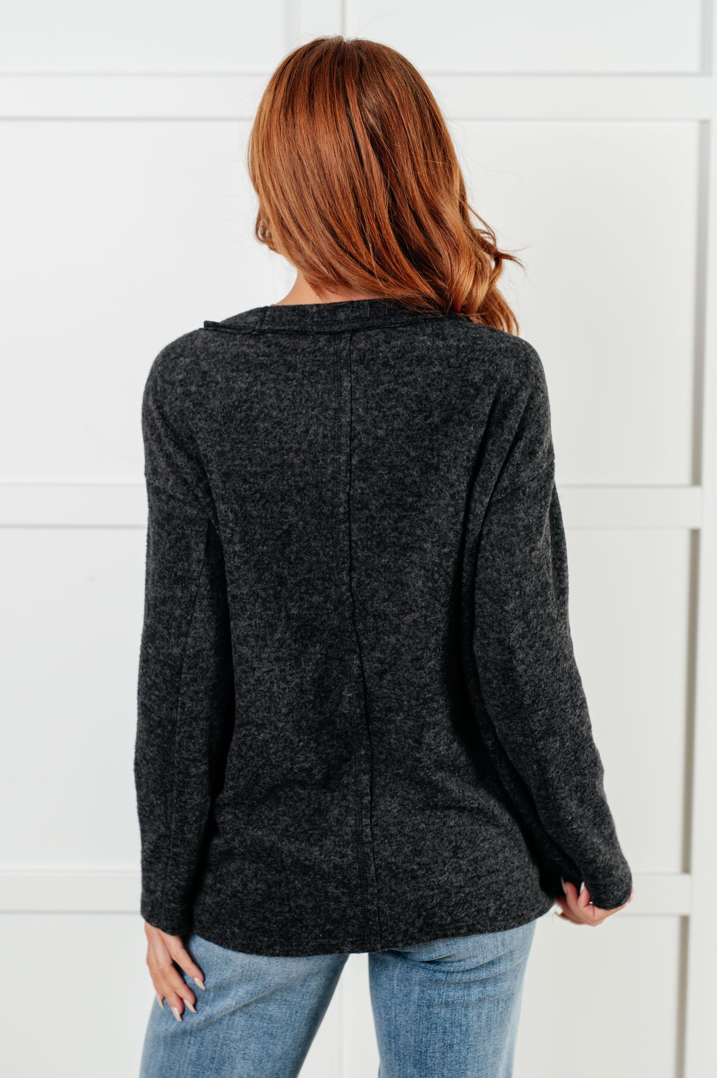 Simple Silhouette Brushed Hacci Sweater | Black