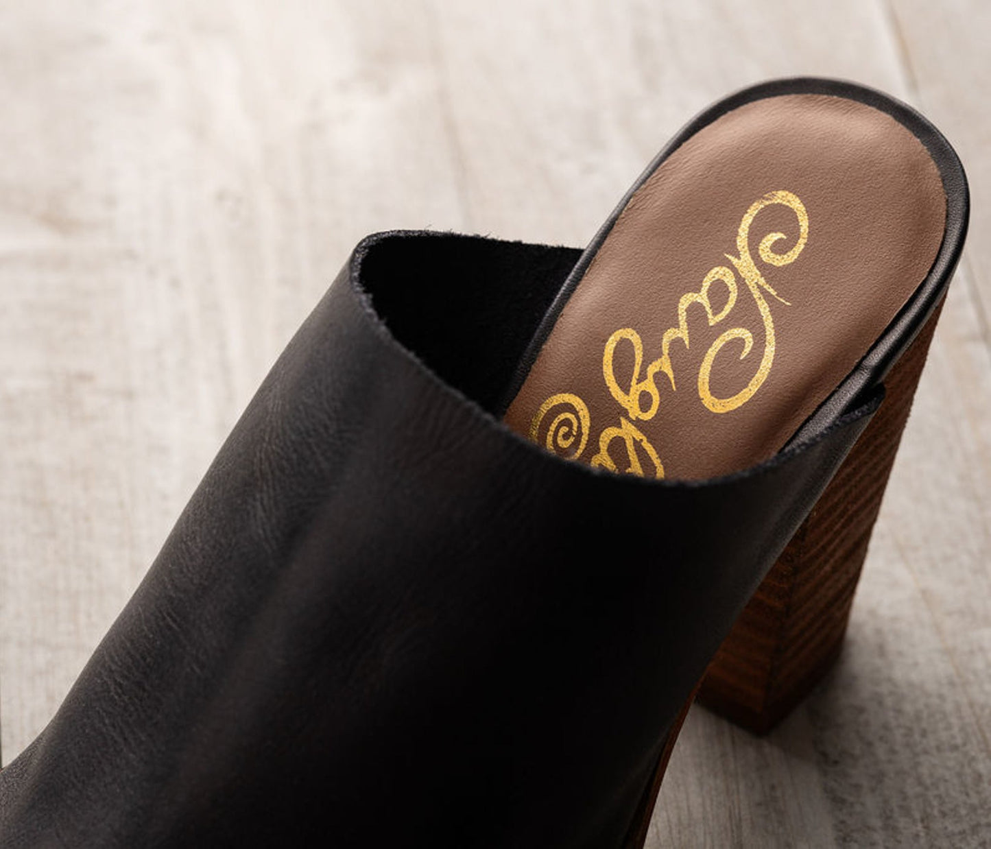 Hallie Sandals | Black