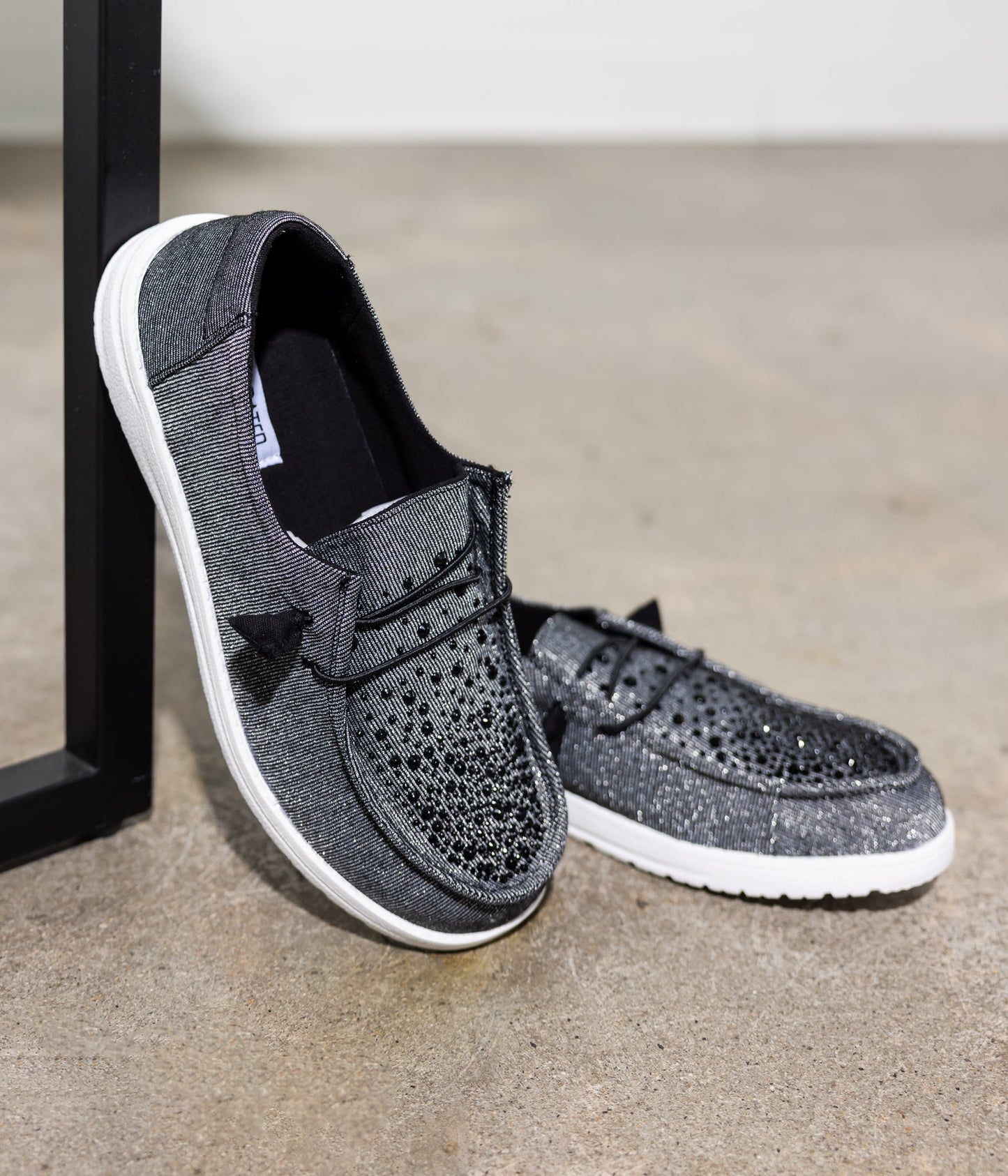 Maco Water Drop Sneakers | Black