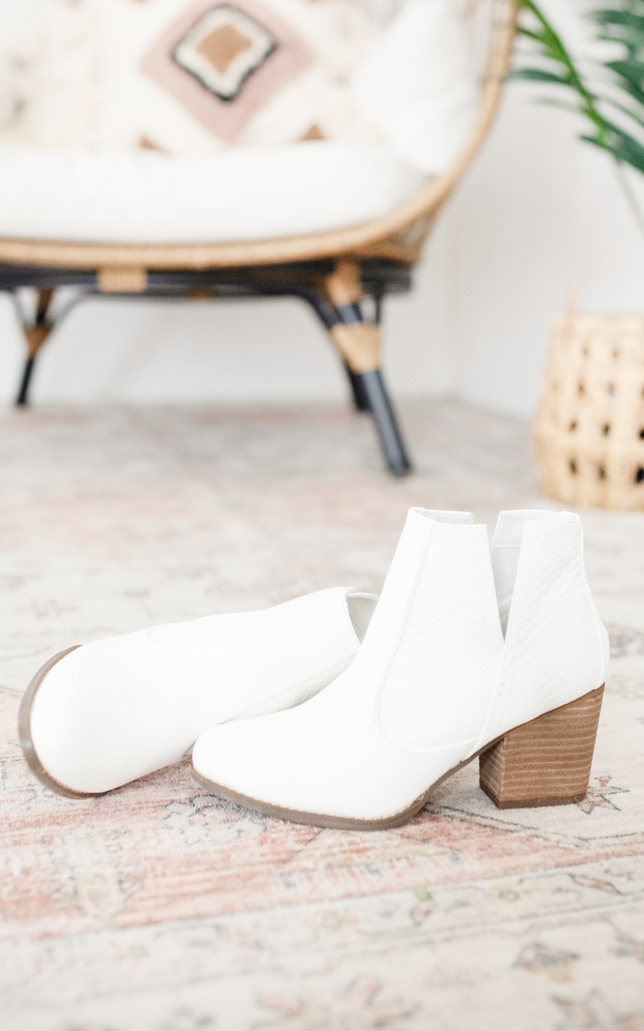 Tarim Booties | White