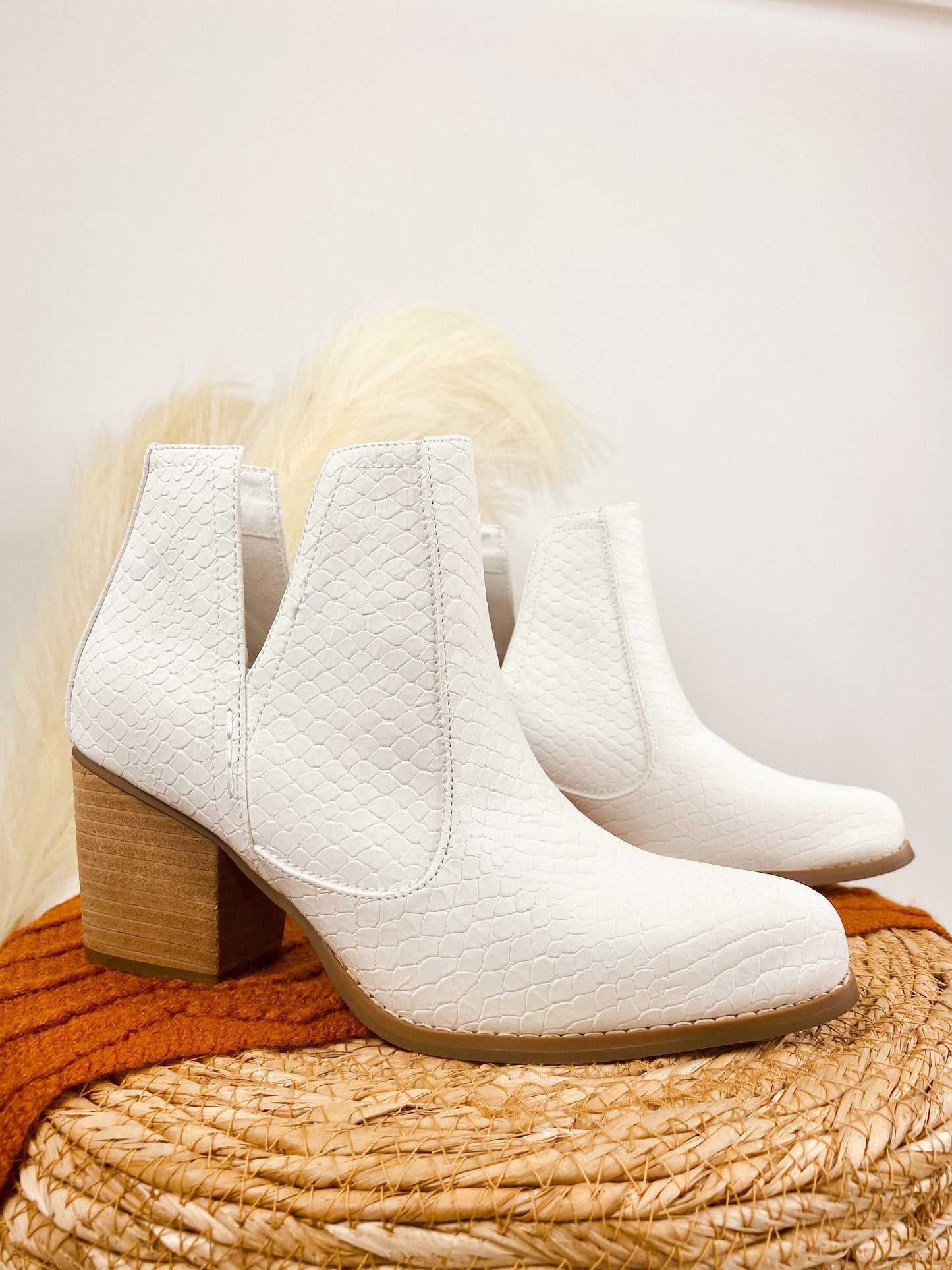 Tarim Booties | White