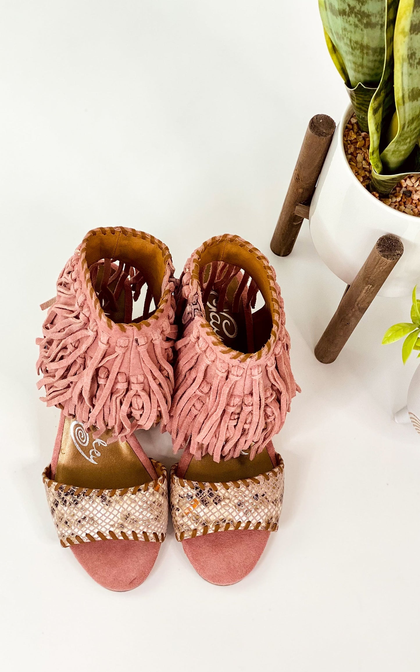 True Fringe Wedges | Blush
