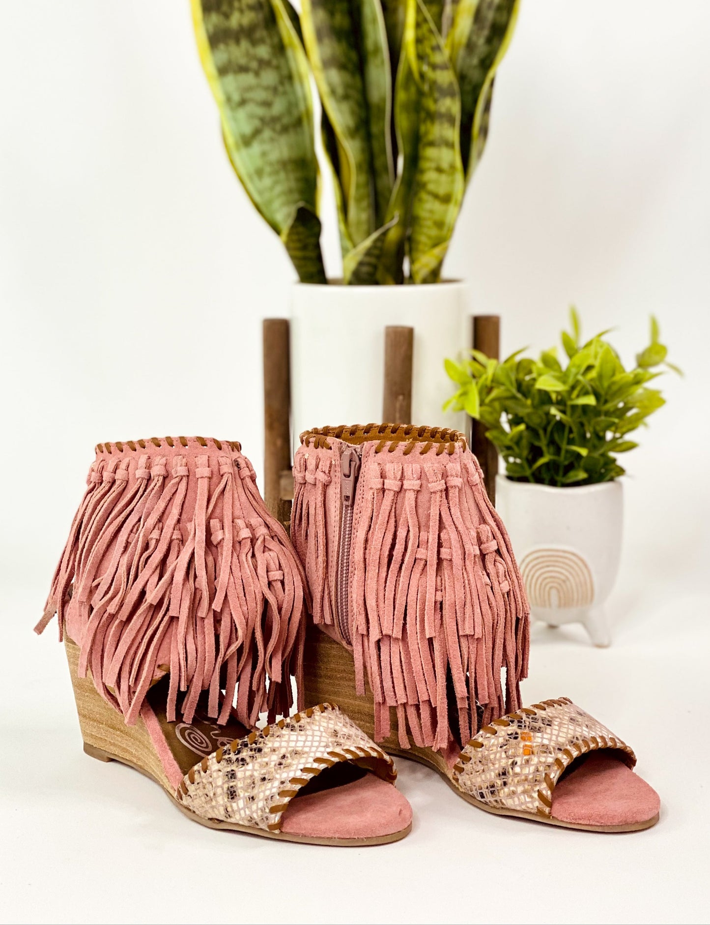 True Fringe Wedges | Blush