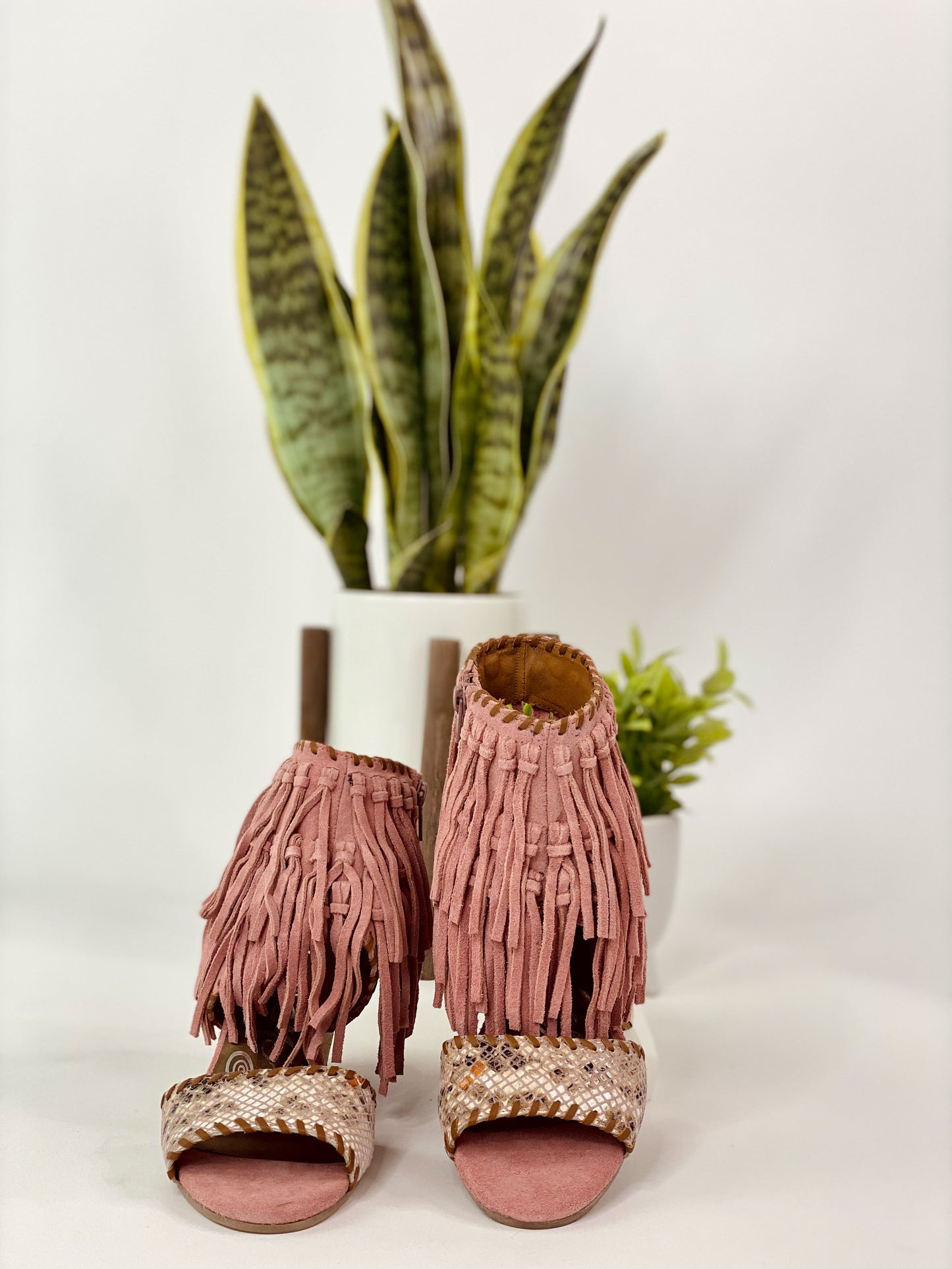 True Fringe Wedges | Blush
