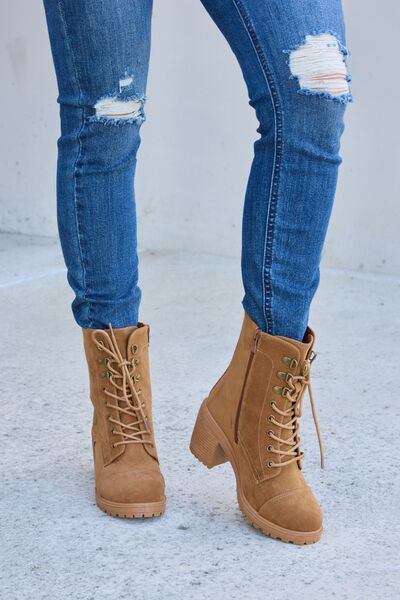 Wilmington Lace-Up Boots