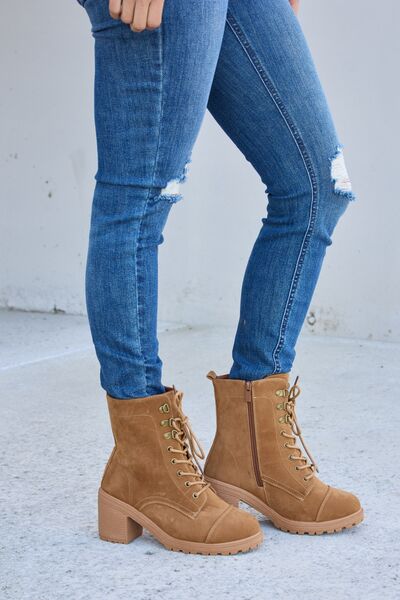 Wilmington Lace-Up Boots
