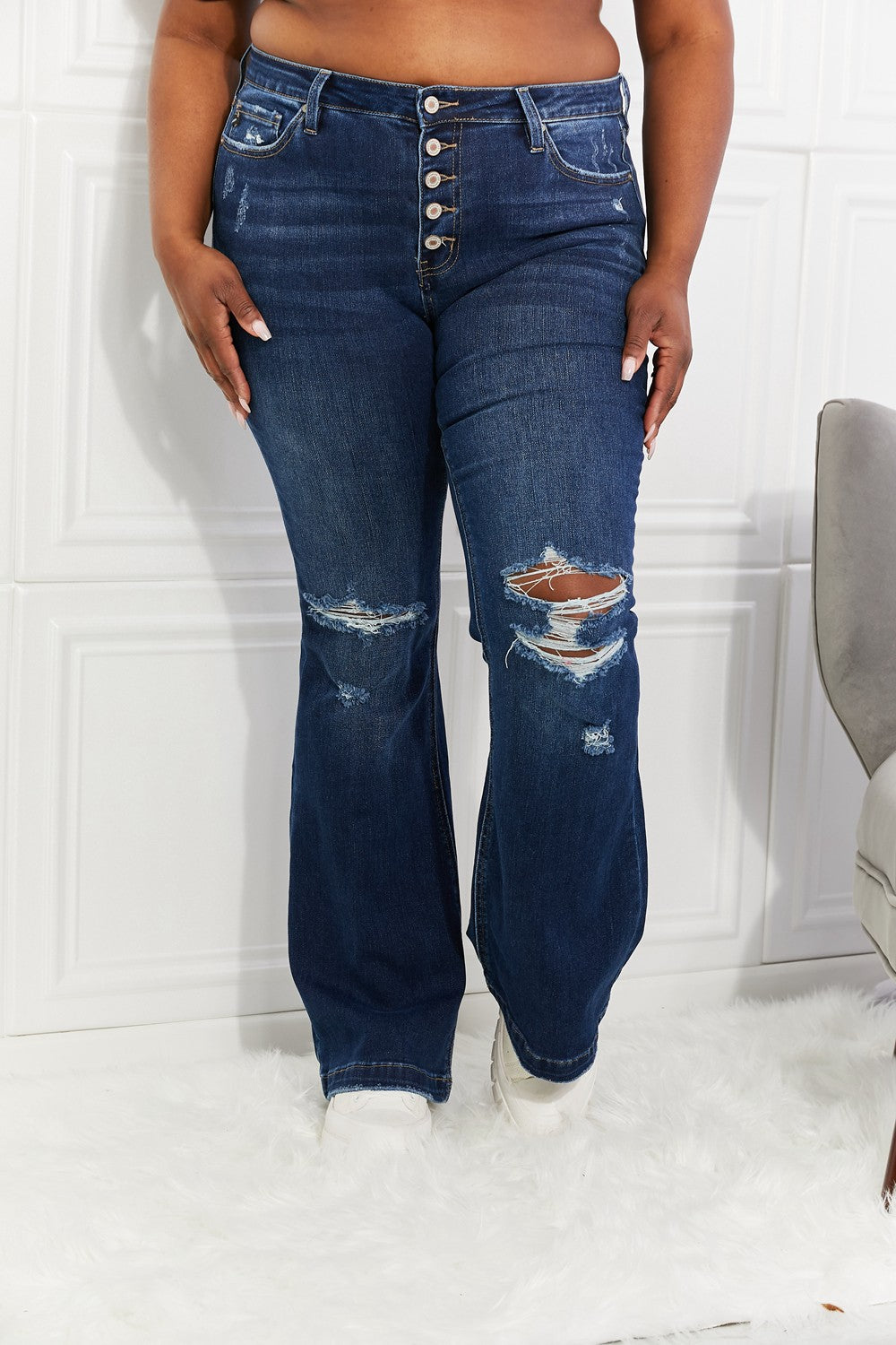 Reese Mid-Rise Button Fly Flare Jeans | Kancan
