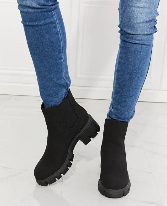 Work For It Matte Chelsea Boots | Black